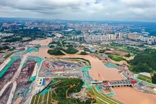 外线失准！格兰特-威廉姆斯半场7投1中得到3分 三分6投1中